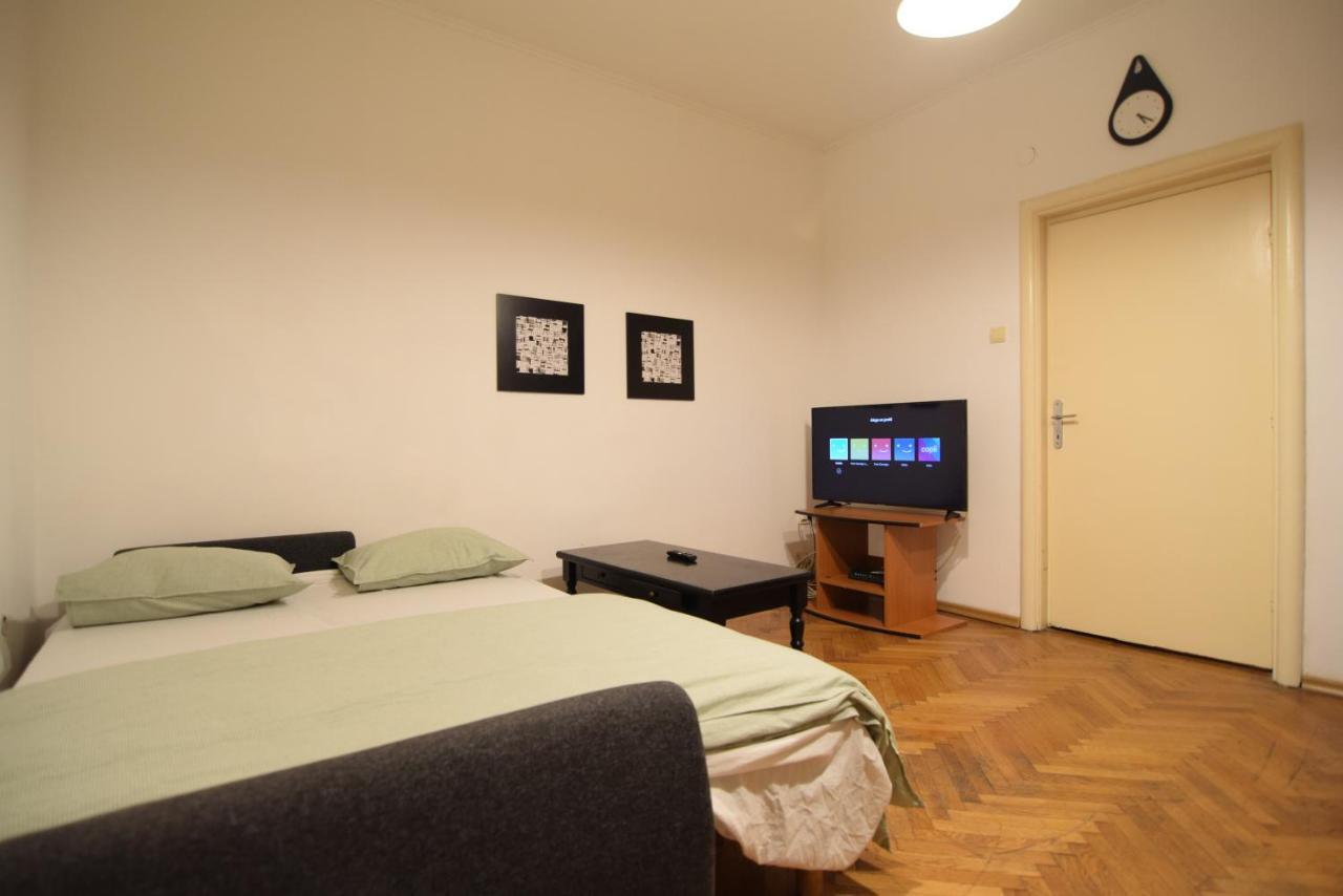 Resedinta Lui Calin - Downtown Park Cismigiu Apartment Bucharest Exterior photo